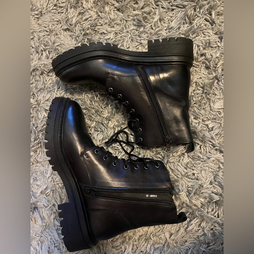 GEOX: LEATHER moto boots, side zip closure. New, without tags, size 39